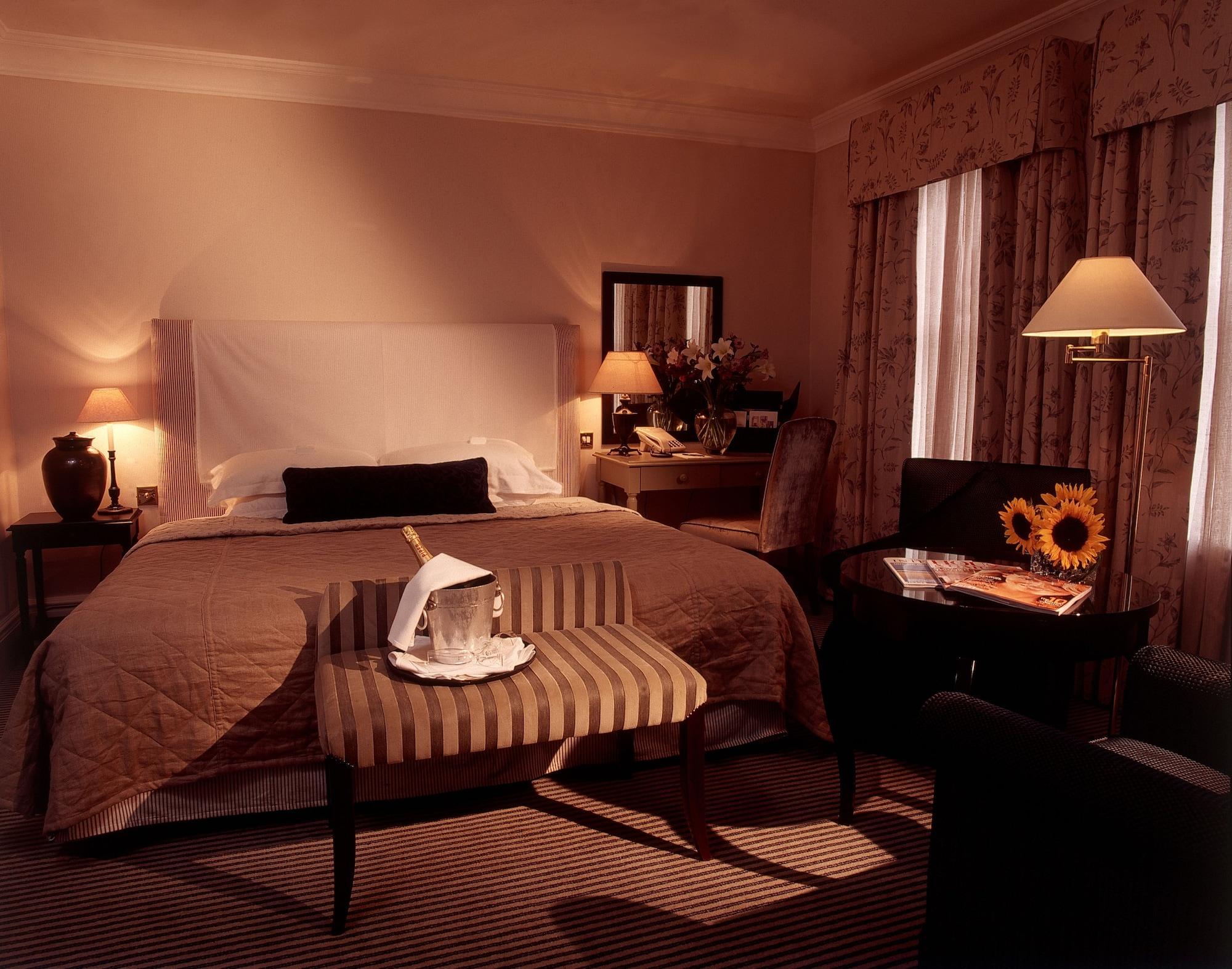 Kingston Lodge Hotel Kingston upon Thames  Room photo